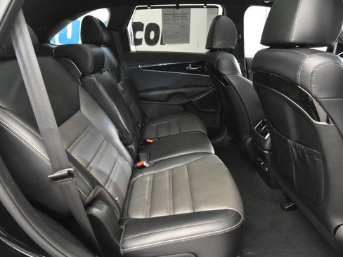 Used 2019 Kia Sorento SX image 18