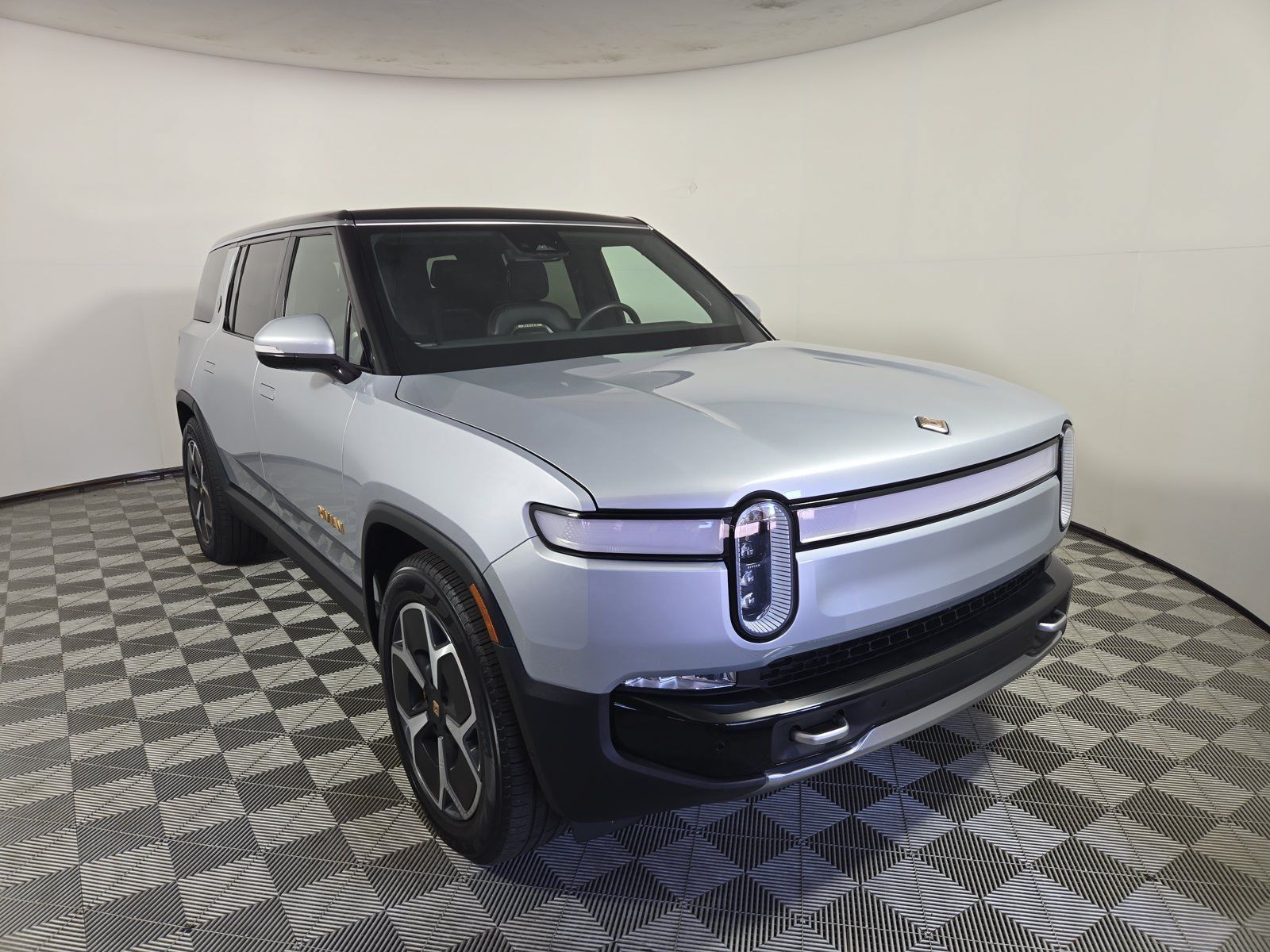 Used 2024 Rivian R1S Adventure Quad AWD/4WD image 7