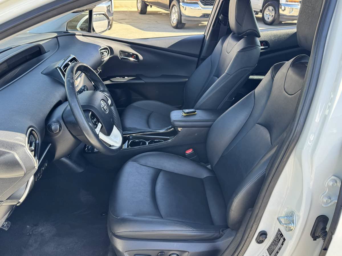 Used 2017 Toyota Prius Four w/ Advanced Technology Package FWD image 21