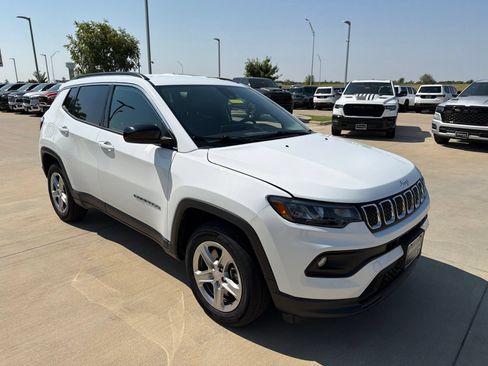 Used 2024 Jeep Compass Latitude AWD/4WD image 7