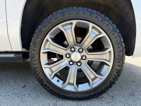 Used 2018 Chevrolet Suburban Premier image 23