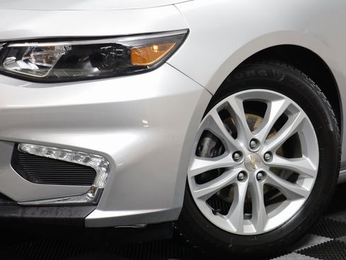 Used 2016 Chevrolet Malibu LT image 3