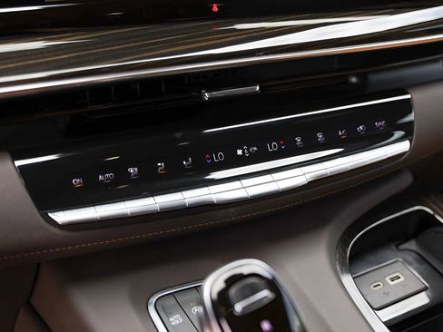 Used 2021 Cadillac Escalade ESV Sport w/ Driver Assist Tech Package AWD/4WD image 18