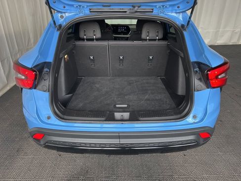 Used 2024 Chevrolet Trax RS w/ Sunroof Package FWD image 24