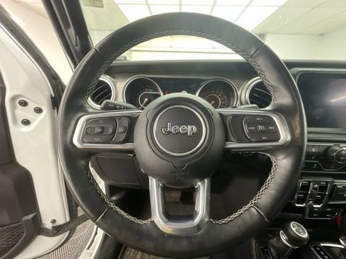 Used 2022 Jeep Wrangler Unlimited Sahara w/ Dual Top Group AWD/4WD image 9