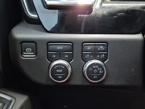 Used 2022 GMC Sierra 1500 SLT AWD/4WD image 19