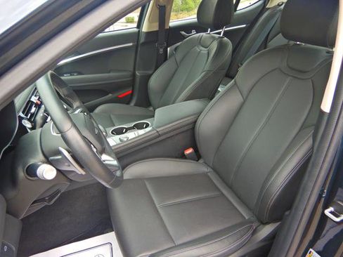 Used 2025 Genesis G70 2.5T image 12