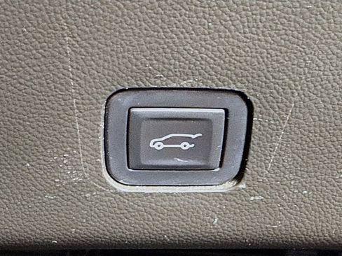 Used 2018 Chevrolet Traverse LT image 29