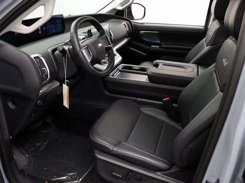 New 2025 Ford Expedition Platinum w/ Driver's Package image 10