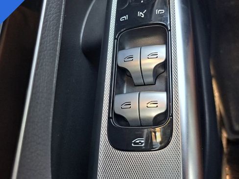 Used 2024 Mercedes-Benz GLC 300 4MATIC image 16