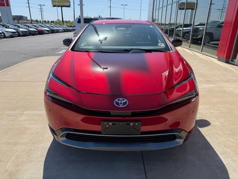 Used 2025 Toyota Prius XLE FWD image 9