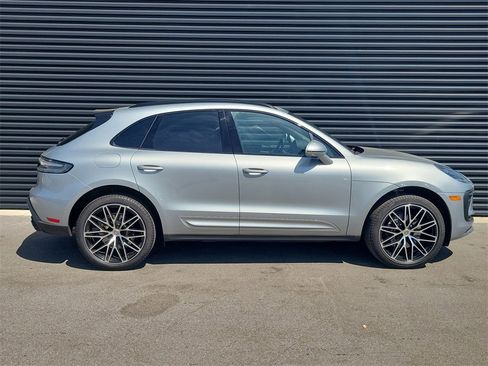 Used 2025 Porsche Macan image 8