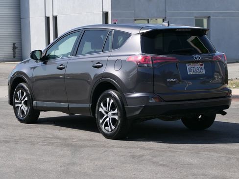 Used 2018 Toyota RAV4 LE w/ All Weather Liner Package FWD image 5