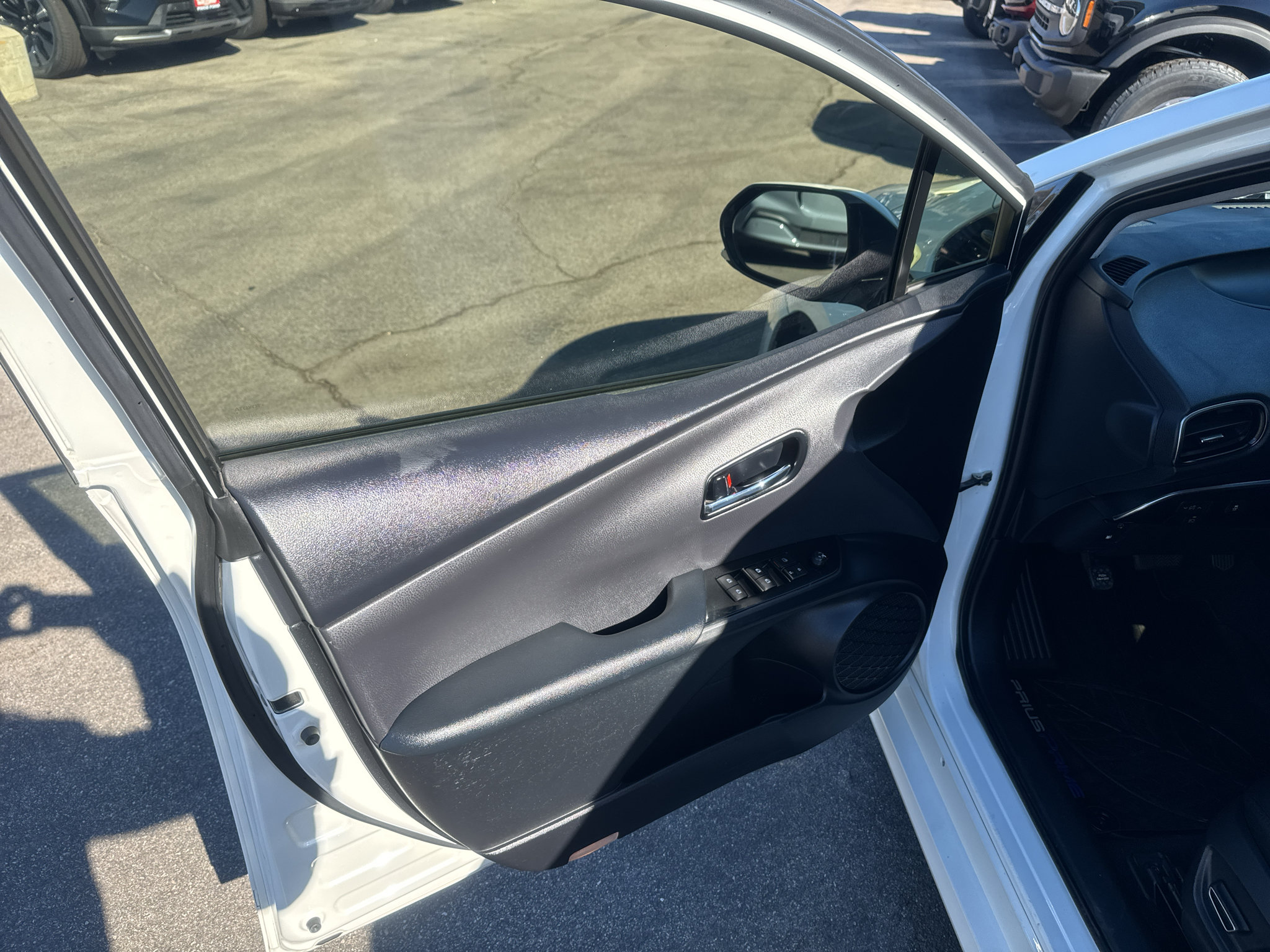 Used 2017 Toyota Prius Prime Premium FWD image 7