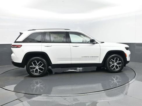 Used 2023 Jeep Grand Cherokee Limited image 4