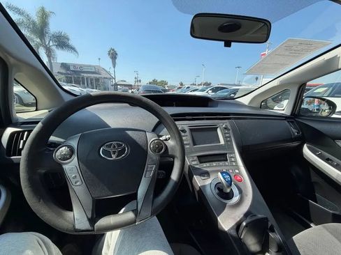 Used 2015 Toyota Prius Two image 6