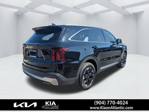 Used 2025 Kia Sorento S FWD image 3