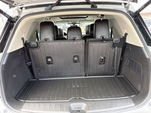 Used 2024 Nissan Pathfinder Platinum FWD image 10