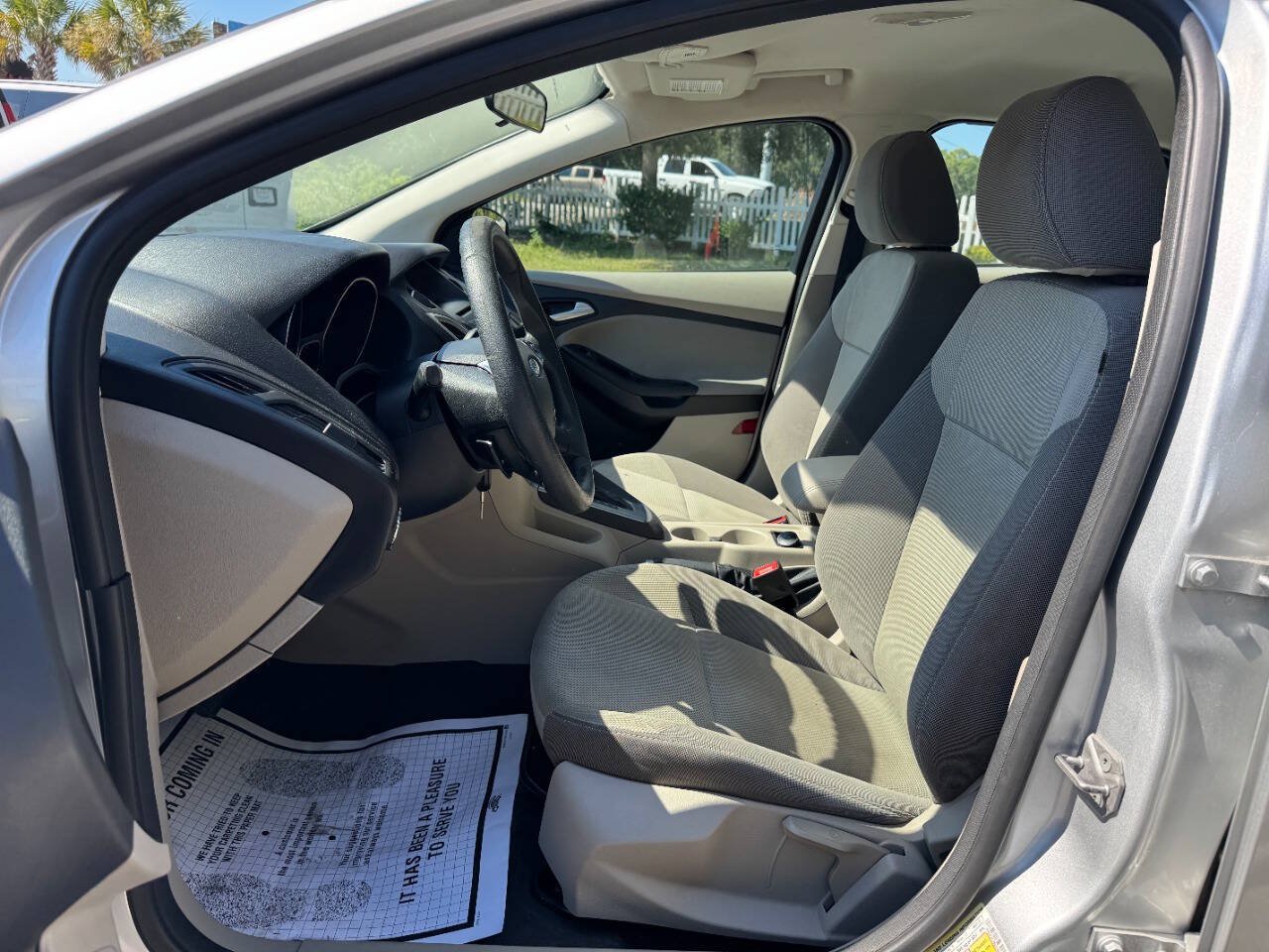 Used 2014 Ford Focus SE FWD image 9