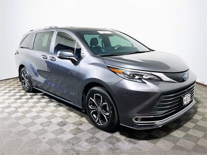Certified 2025 Toyota Sienna Platinum
