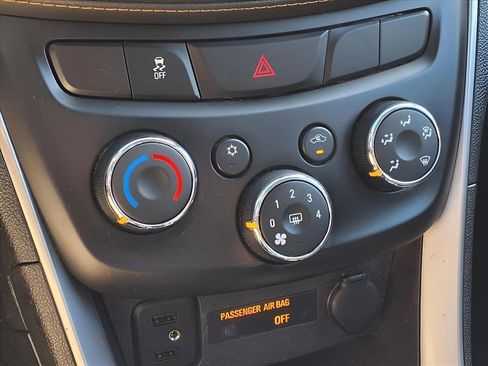 Used 2019 Chevrolet Trax LT w/ LT Convenience Package image 10