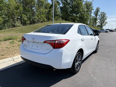 Used 2018 Toyota Corolla LE w/ LE Premium Package w/Moonroof FWD image 9