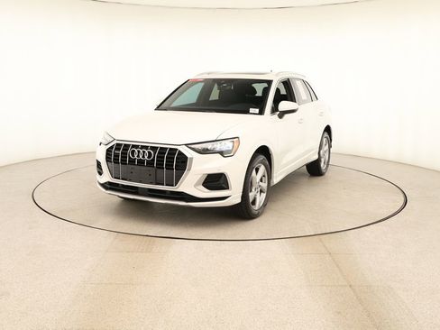 Used 2020 Audi Q3 2.0T Premium w/ Convenience Package AWD/4WD image 12