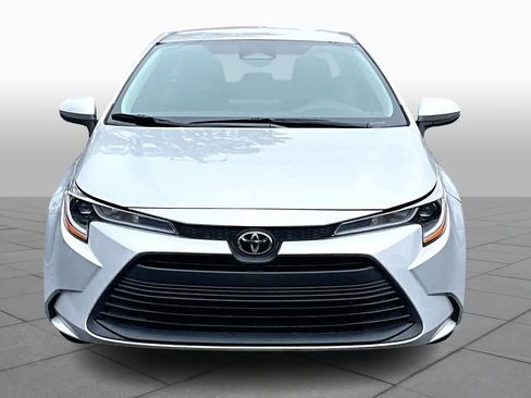 Certified 2023 Toyota Corolla LE image 3