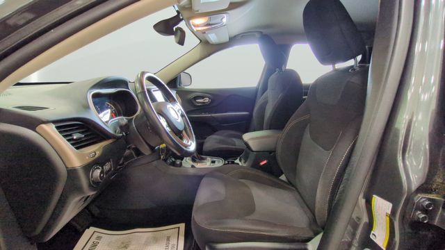 Used 2016 Jeep Cherokee Latitude w/ Cold Weather Group AWD/4WD image 15