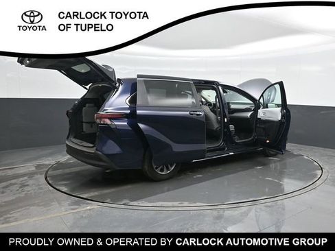 Used 2025 Toyota Sienna XLE image 49