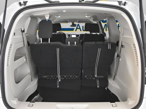 Used 2023 Chrysler Voyager LX FWD image 35