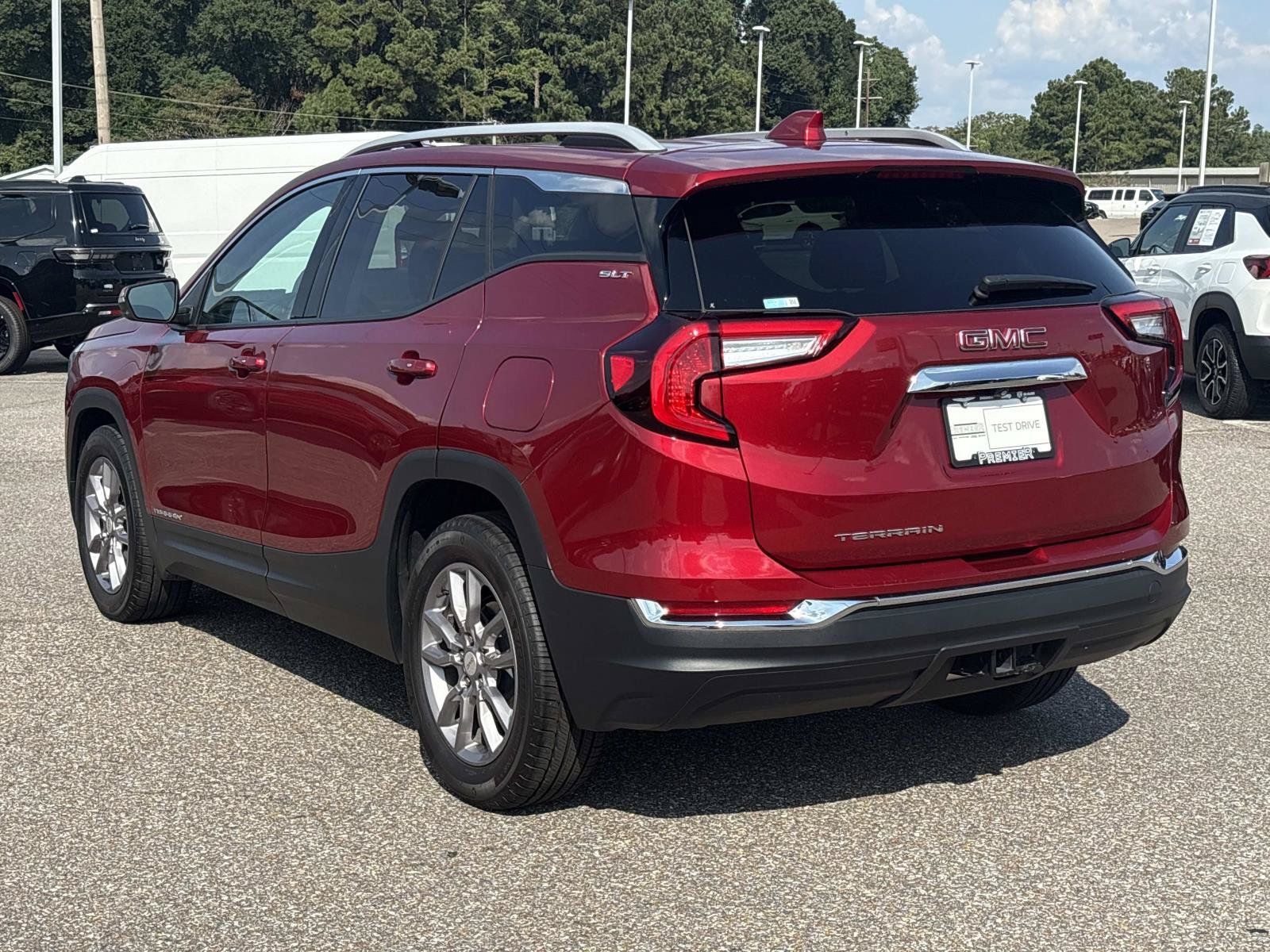 Used 2024 GMC Terrain SLT FWD image 7