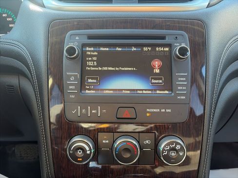 Used 2015 Chevrolet Traverse LT w/ Style and Technology Package image 9