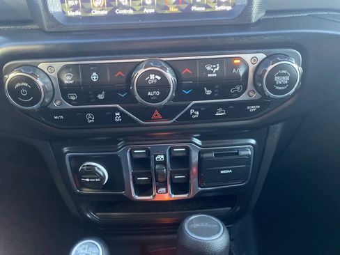 Used 2021 Jeep Gladiator Sport image 12