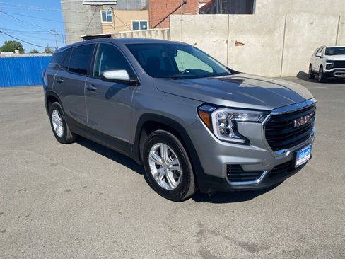 Used 2024 GMC Terrain SLE image 10