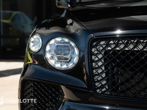 Used 2025 Bentley Bentayga AWD/4WD image 5