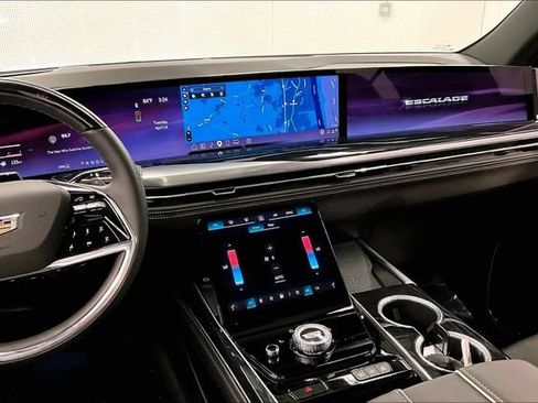 Used 2025 Cadillac Escalade Sport AWD/4WD image 7