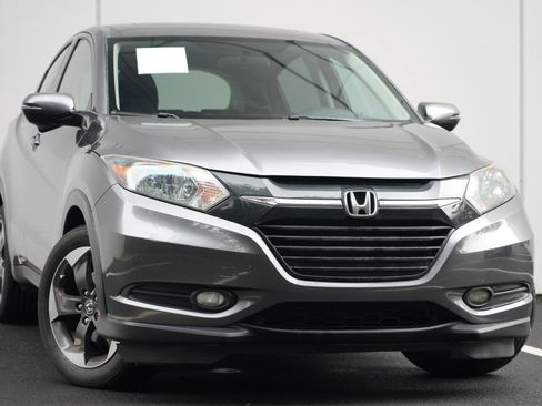 Used 2018 Honda HR-V EX image 2