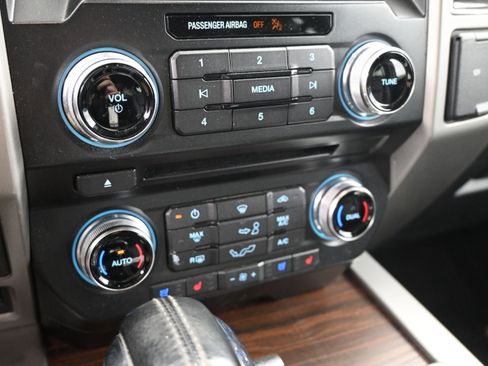 Used 2017 Ford F150 Lariat w/ Equipment Group 502A Luxury image 14