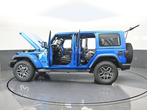 Used 2025 Jeep Wrangler Sahara AWD/4WD image 72