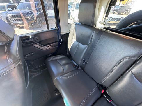 Used 2013 Jeep Wrangler Unlimited Sport image 17