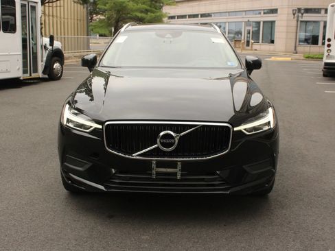 Used 2019 Volvo XC60 T5 Momentum w/ Multimedia Package AWD/4WD image 3