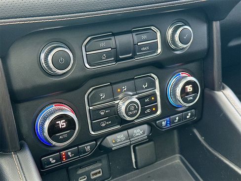 Used 2021 GMC Yukon AT4 w/ AT4 Premium Package image 14