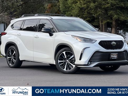 Used 2021 Toyota Highlander XSE image 1