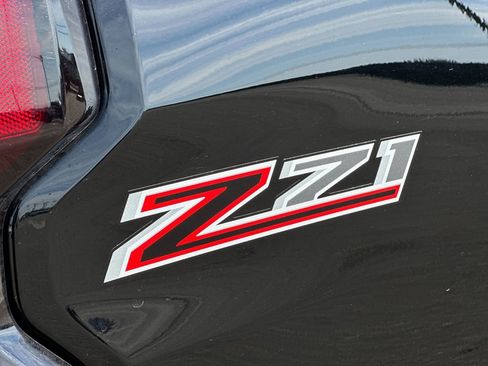 Used 2025 Chevrolet Colorado Z71 w/ Midnight Edition image 25