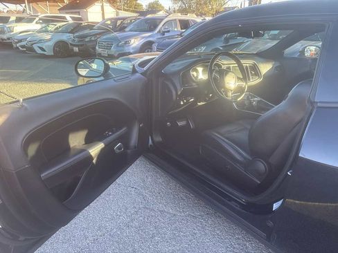 Used 2016 Dodge Challenger SXT Plus image 8