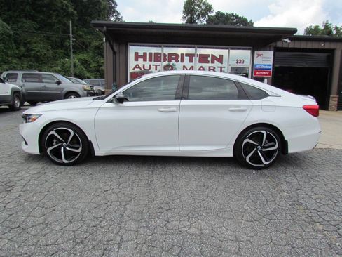 Used 2022 Honda Accord Sport image 2