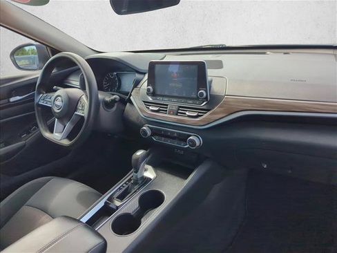 Used 2025 Nissan Altima 2.5 SV FWD image 22