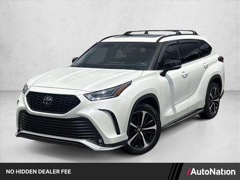 Used 2021 Toyota Highlander XSE FWD image 1