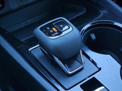 Used 2025 Nissan Rogue SV image 14